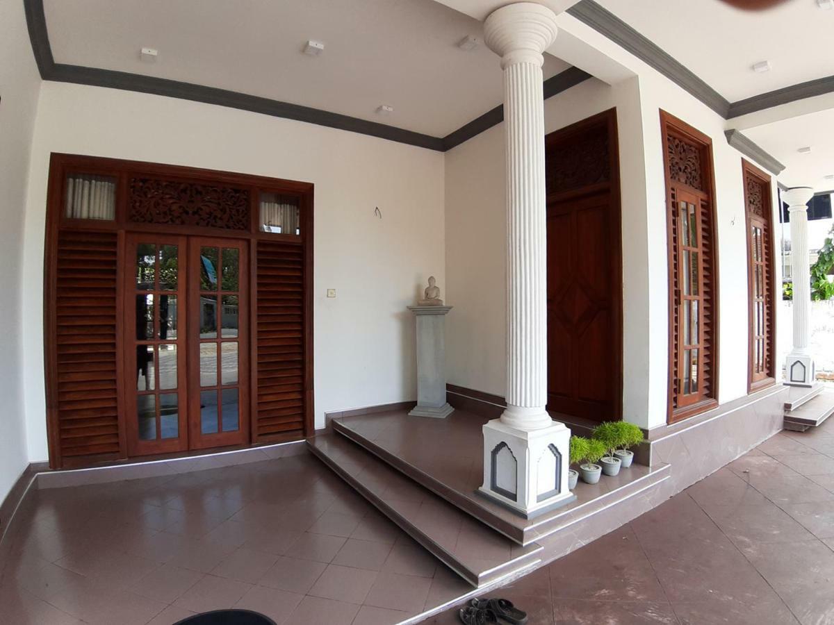 A And D Holiday Inn Anuradhapura Eksteriør billede