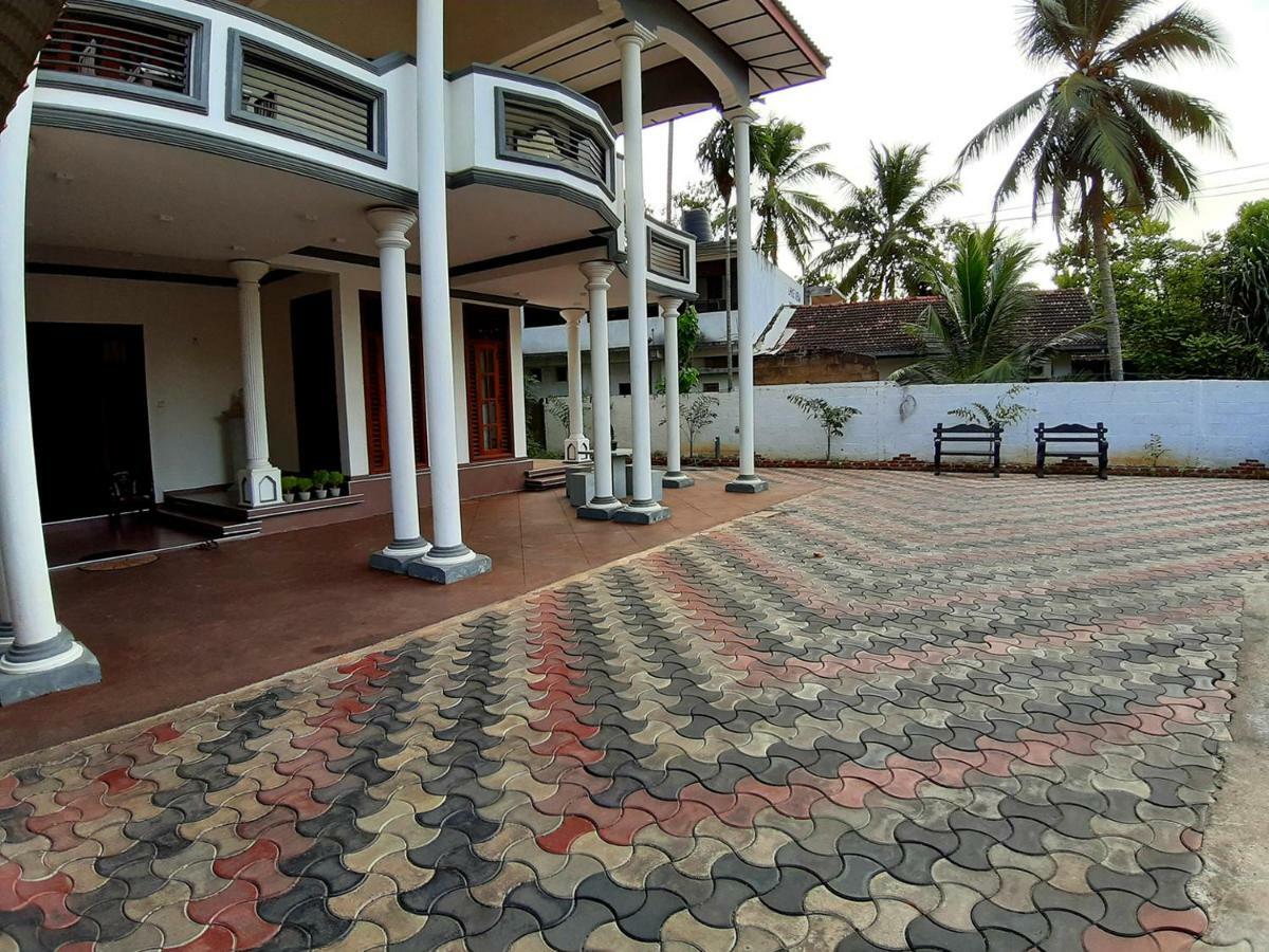 A And D Holiday Inn Anuradhapura Eksteriør billede
