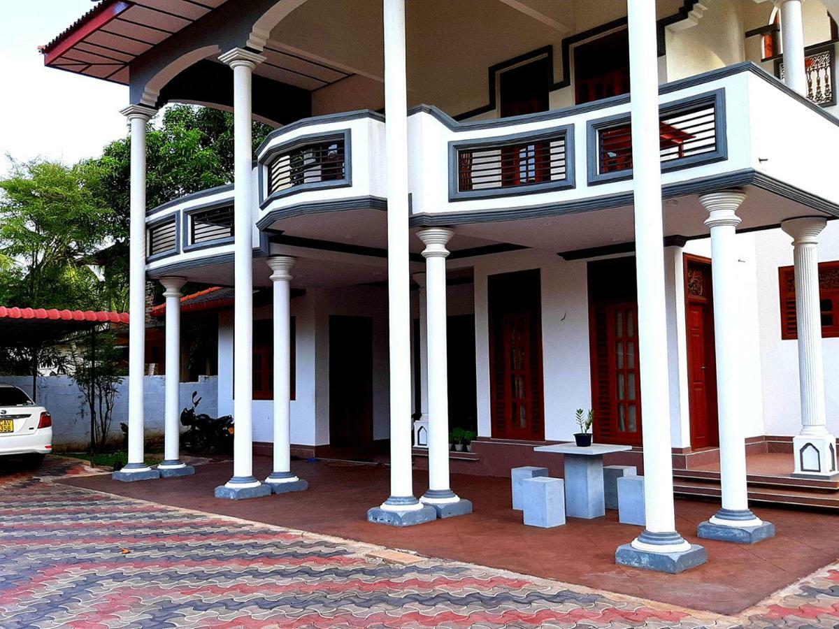 A And D Holiday Inn Anuradhapura Eksteriør billede