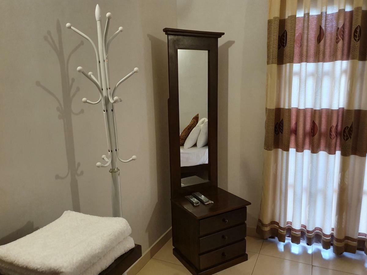 A And D Holiday Inn Anuradhapura Eksteriør billede