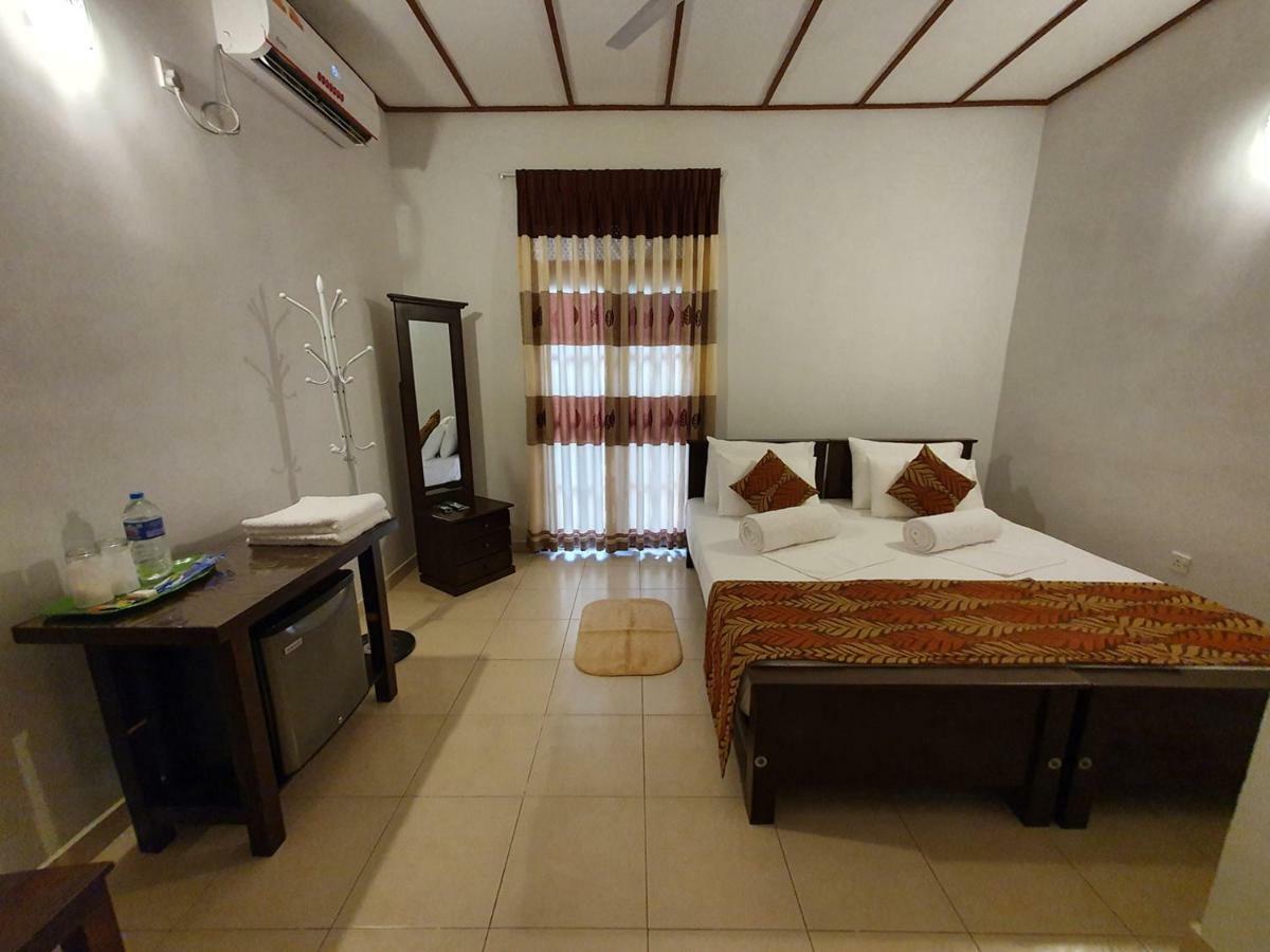 A And D Holiday Inn Anuradhapura Eksteriør billede