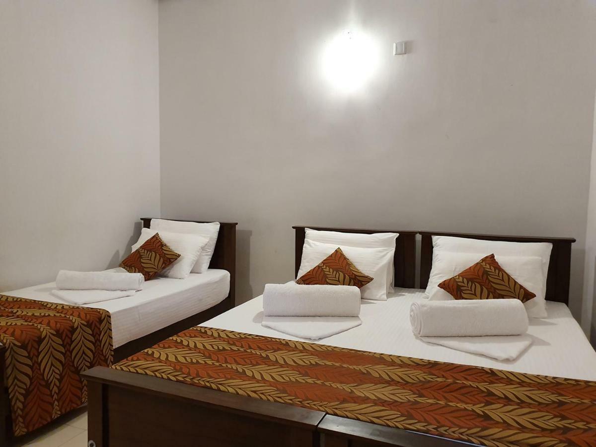 A And D Holiday Inn Anuradhapura Eksteriør billede