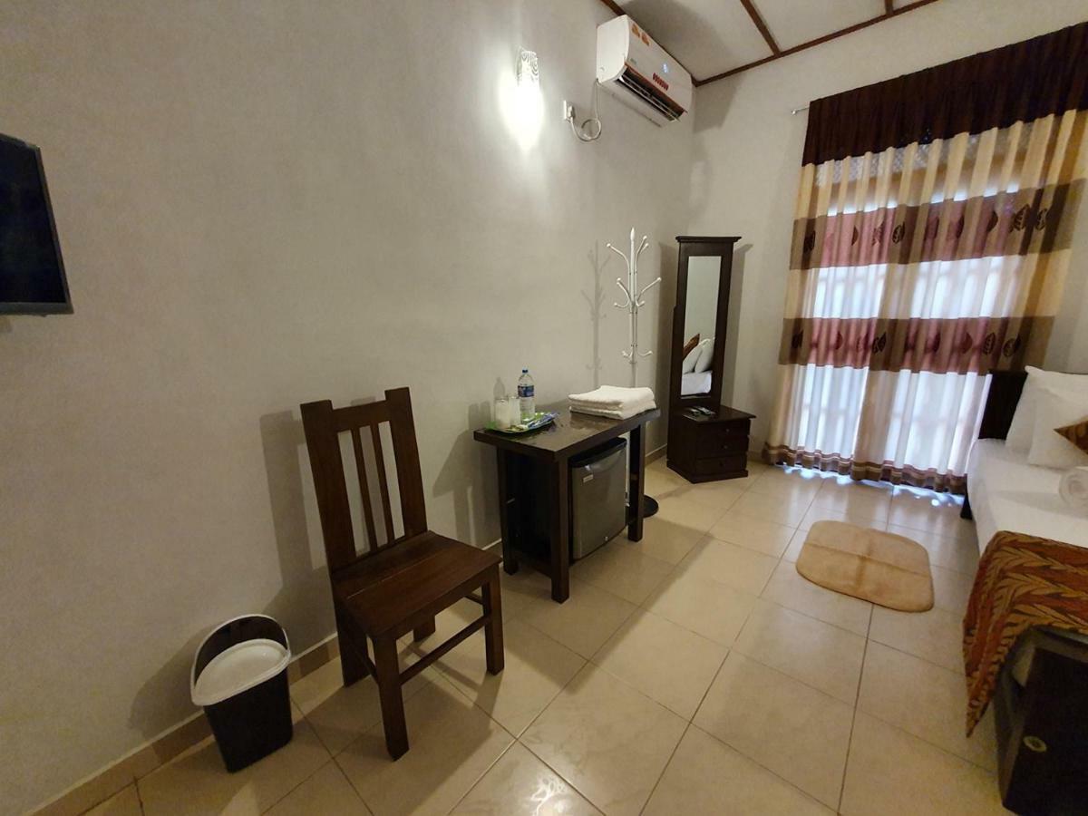 A And D Holiday Inn Anuradhapura Eksteriør billede