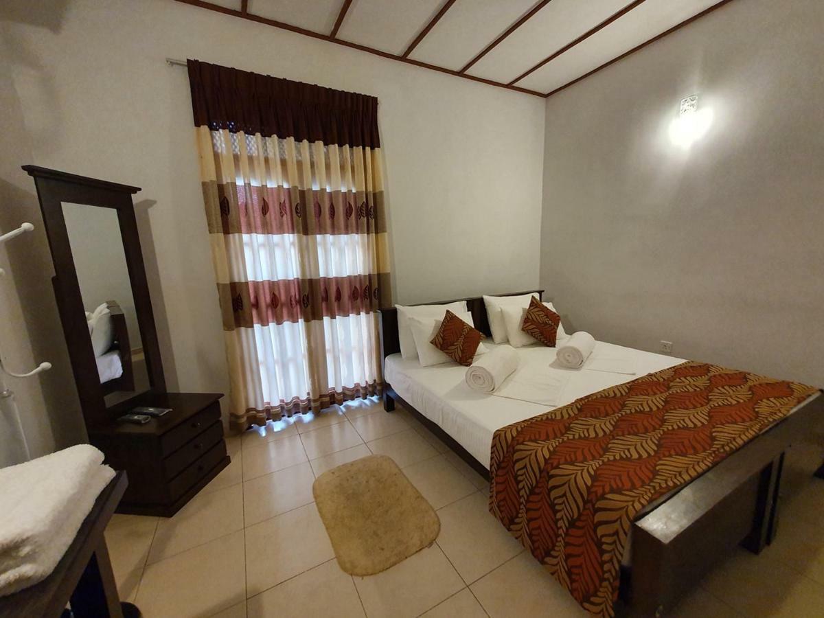 A And D Holiday Inn Anuradhapura Eksteriør billede