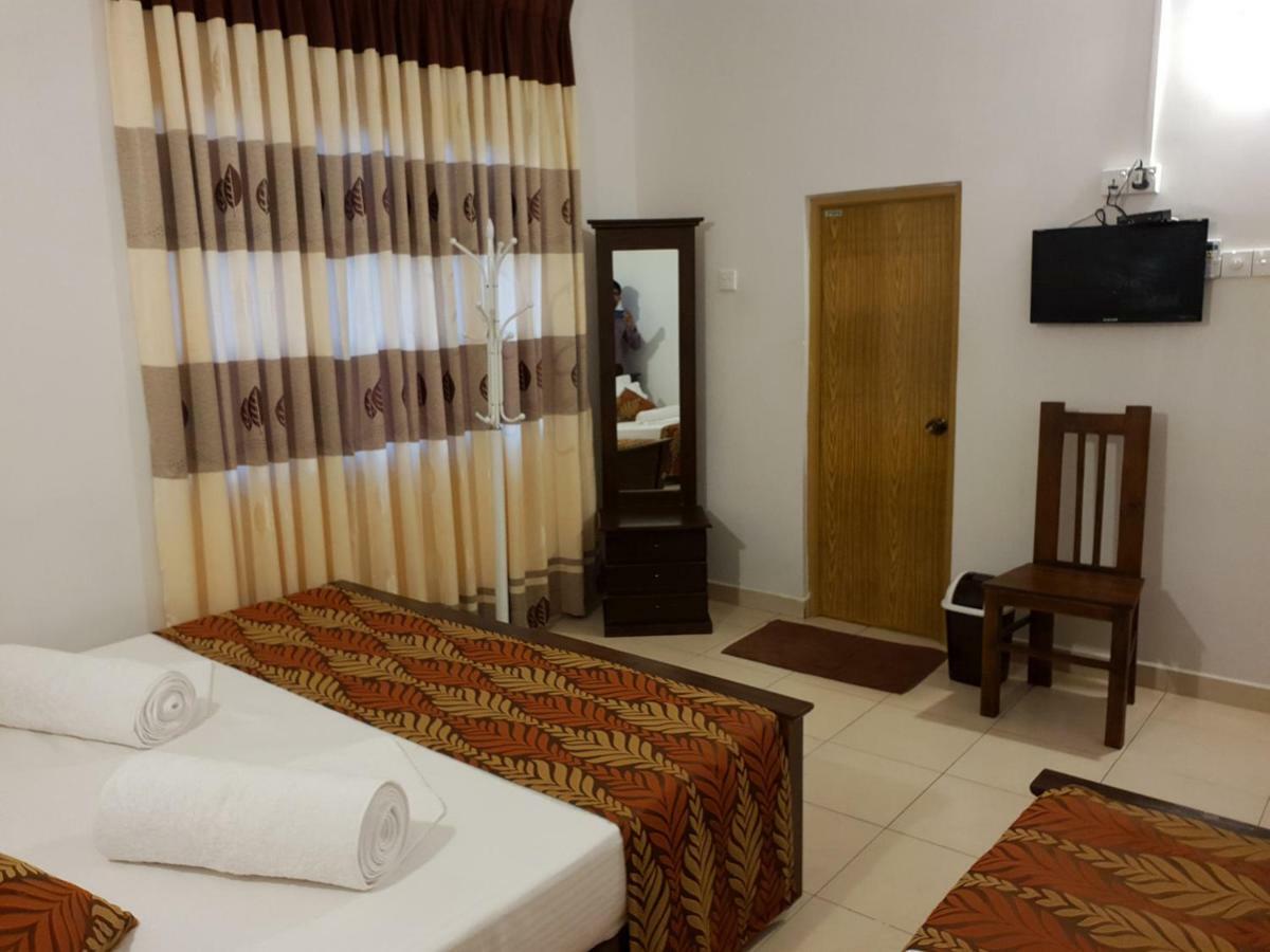A And D Holiday Inn Anuradhapura Eksteriør billede