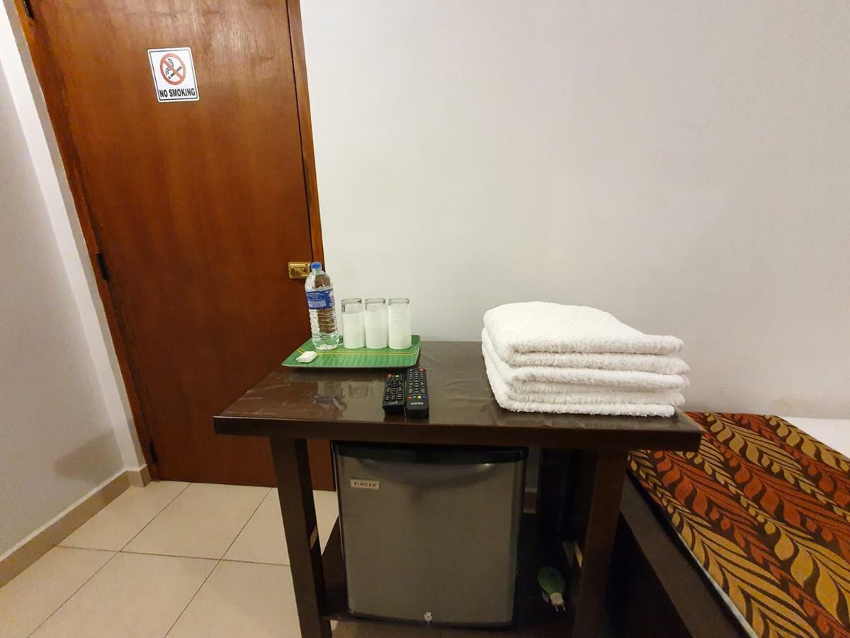 A And D Holiday Inn Anuradhapura Eksteriør billede