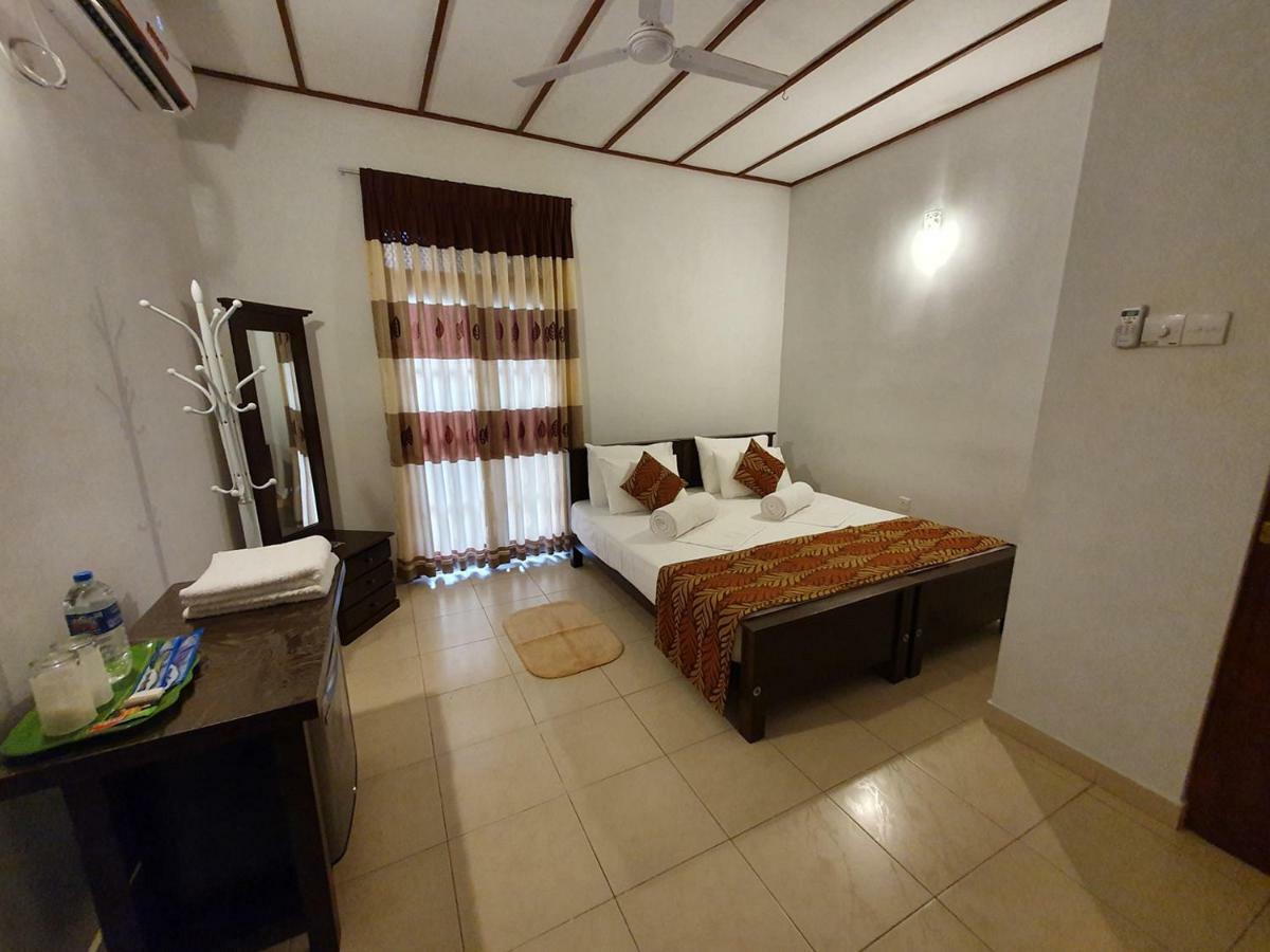 A And D Holiday Inn Anuradhapura Eksteriør billede