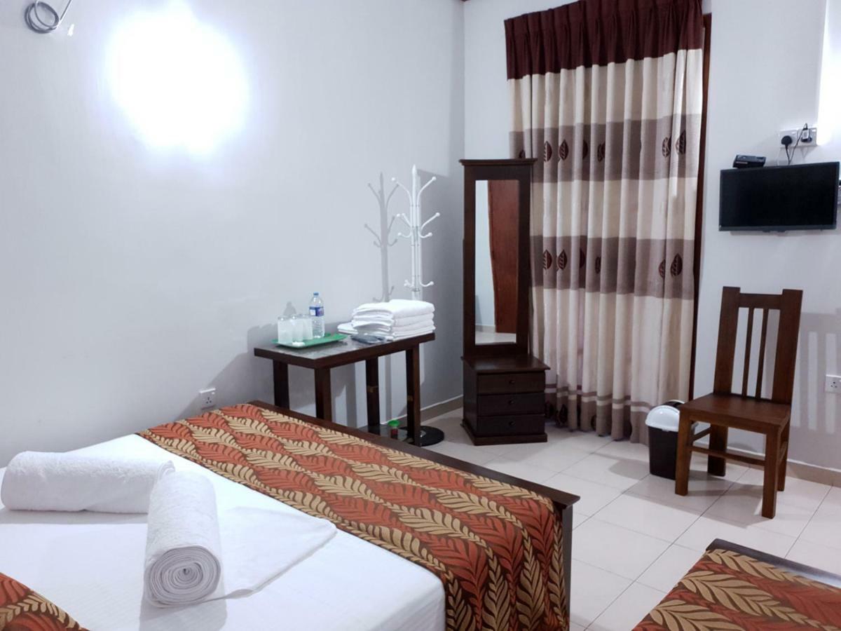 A And D Holiday Inn Anuradhapura Eksteriør billede