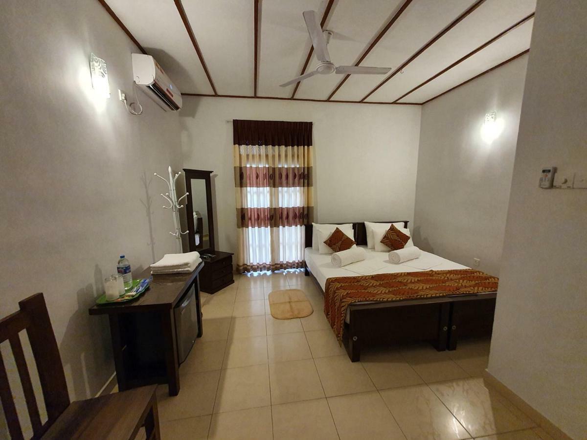 A And D Holiday Inn Anuradhapura Eksteriør billede