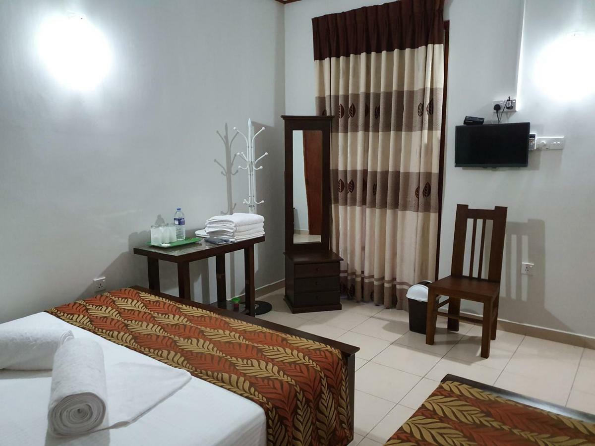 A And D Holiday Inn Anuradhapura Eksteriør billede