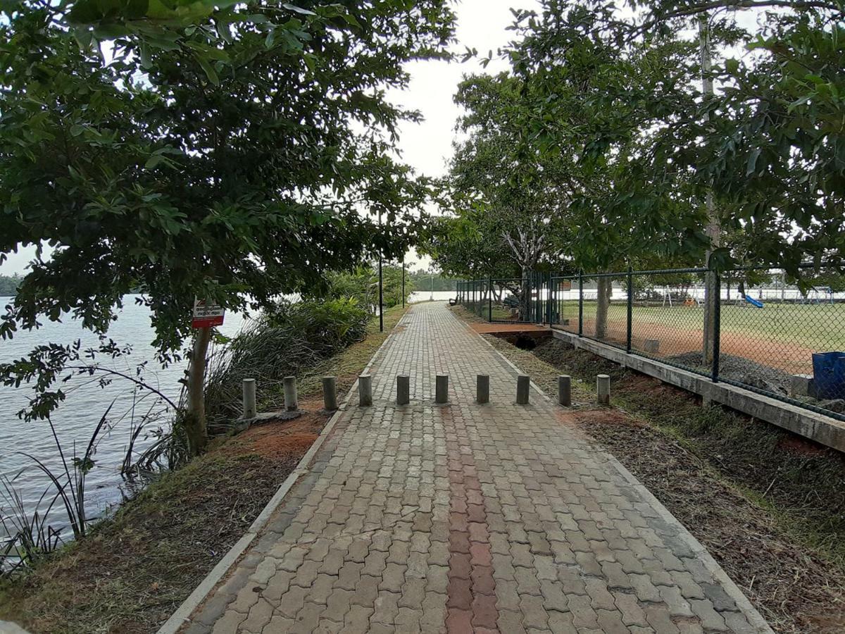 A And D Holiday Inn Anuradhapura Eksteriør billede